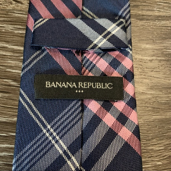 3/$27 Banana Republic 100% Silk Men’s Tie - Picture 2 of 5